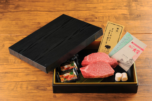 【社員のイチオシ】冷凍発送もおまかせ。佐賀営業所・宝蔵寺が薦めるギフト容器「黒部」